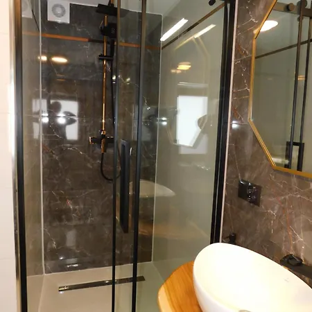 Goscinne Monika Ii *