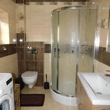 Goscinne Monika Ii *